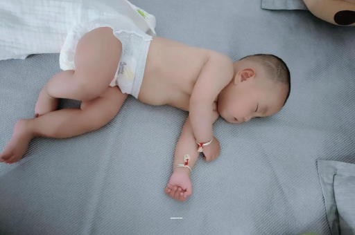 辽宁宝宝上火有眼屎